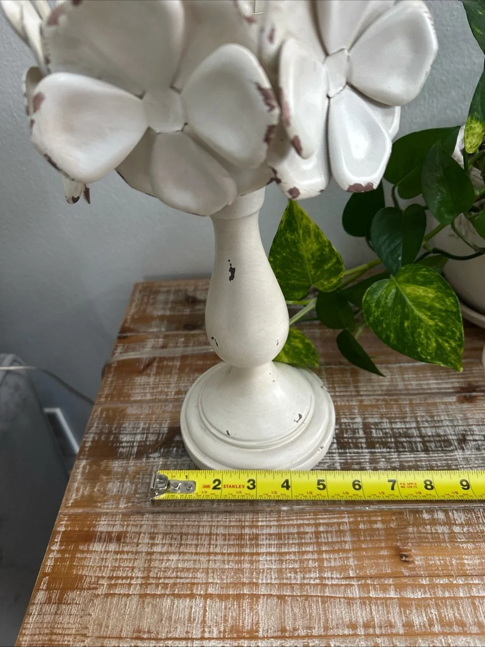 Distressed White Metal Flowers Blossom Table Top Lamp/Vintage Style Lamp Works